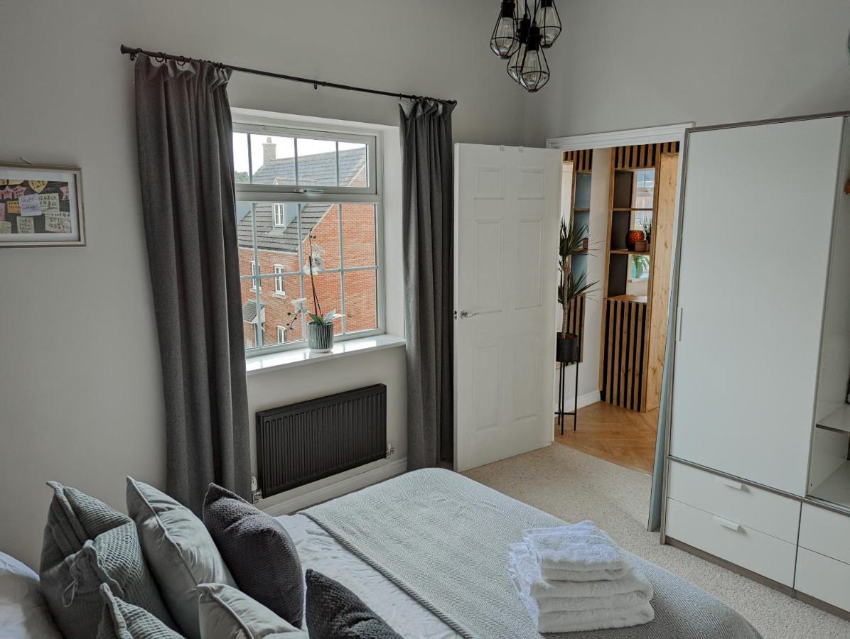 Spacious, Mid-Century 1 Bedroom Apartment Quedgeley Luaran gambar