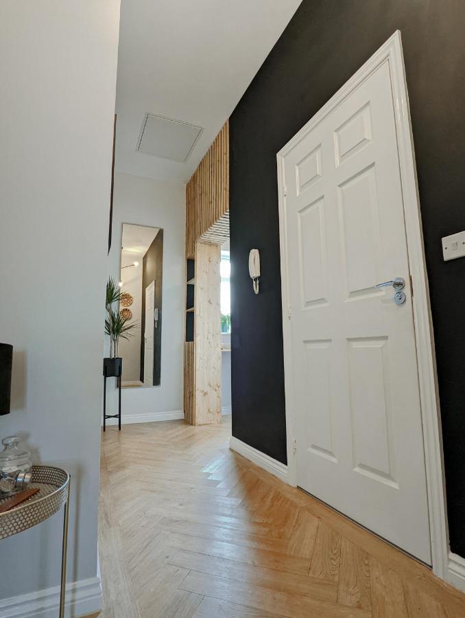 Spacious, Mid-Century 1 Bedroom Apartment Quedgeley Luaran gambar