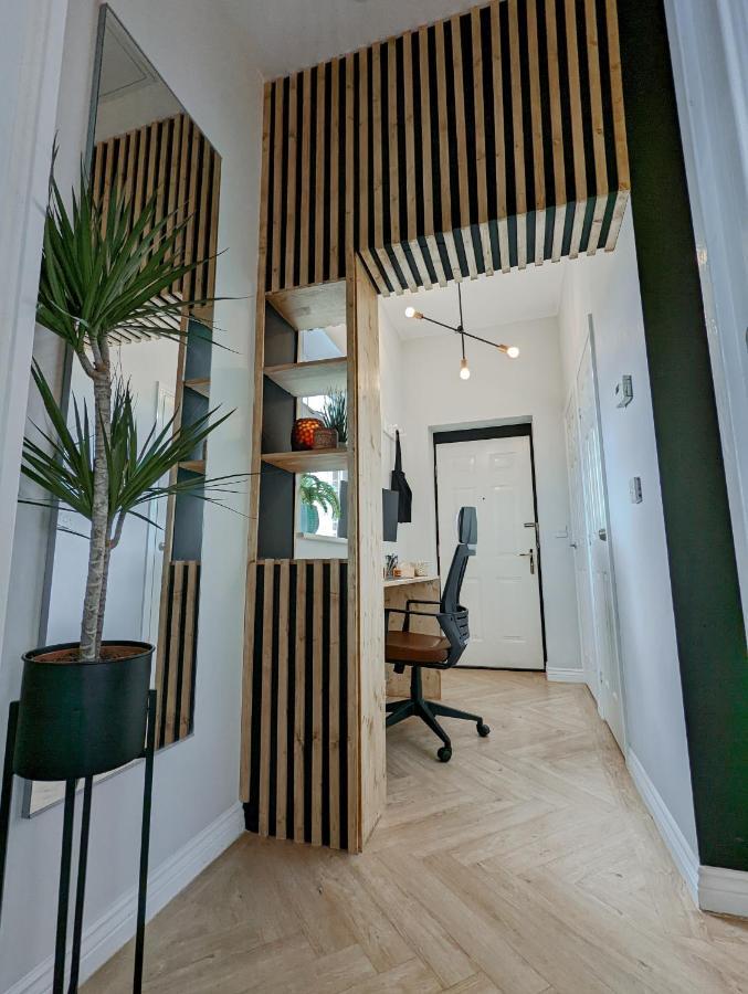 Spacious, Mid-Century 1 Bedroom Apartment Quedgeley Luaran gambar